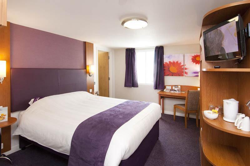 Premier Inn Wrexham North Exteriör bild