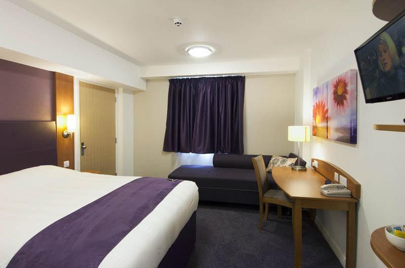 Premier Inn Wrexham North Exteriör bild